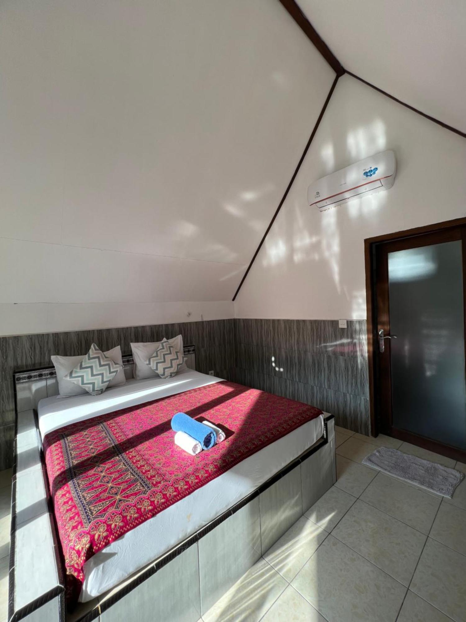 Peaceful Oasis 3 Beds House With Garden And Parking